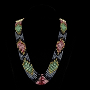 Collar de siete hileras y piedras variadas, India