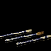 Porcelain stand with three brushes, 20th century - 7