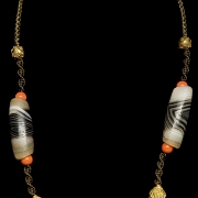 Necklace with agate and gilded bronze Dizi beads, Tibet, 15th century
