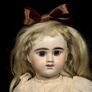 Muñeca de porcelana Etienne Denamur (Bébé E. D.), París, Francia, c. 1900