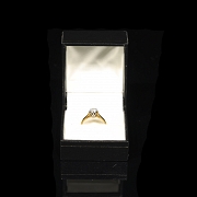 Antiguo anillo solitario de oro amarillo con diamante