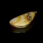 翡翠吊坠《花中鸟》，20世纪 - 3