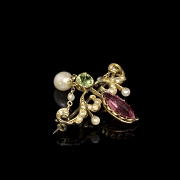 Broche-colgante de oro amarillo con turmalina, peridoto y perlas