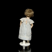 Muñeca de porcelana de formato de gabinete, Francia, c. 1910-1920