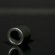 Anillo de arquero de jade verde espinaca, cultura Qijia