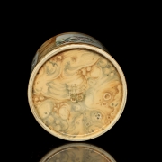 Porcelain Brush Pot ‘Flowers’, with Qianlong Seal - 4
