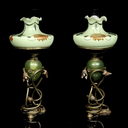 Pareja de quinqués de vidrio y bronce Art Noveau, Europa, c. 1900