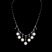 Collar de oro blanco de 18k con perlas y diamantes