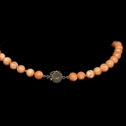 Collar de oro con cuentas de coral