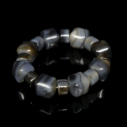 Pulsera de dieciséis cuentas de ágata, dinastía Liao