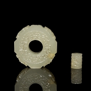 Dos colgantes de jade blanco, dinastía Han