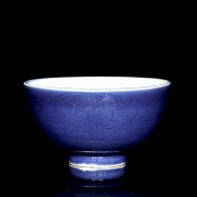Cuenco de porcelana con esmalte azul 