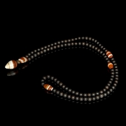 Collar de ciento ocho cuentas de ágata negra y Dzi, dinastía Liao