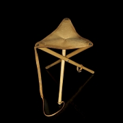 Taburete trípode de caza Gunmark, s.XX