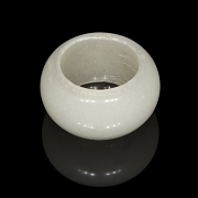 Anillo tallado en jade blanco, s.XX