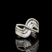 Anillo de oro blanco de 18 kt con diamantes