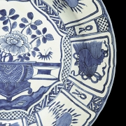 Plato de porcelana azul y blanco, S.XX - 4