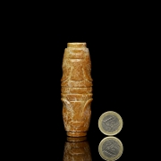 Colgante de jade tallado