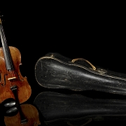Violín etiquetado en su interior como