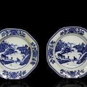 Pareja de platos de cerámica esmaltada