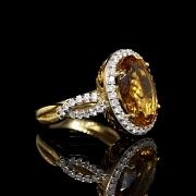 Anillo en oro amarillo de 18K con citrino y diamantes