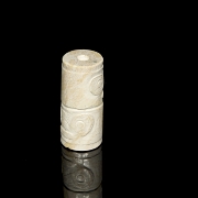 Colgante cong de jade tallado