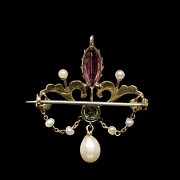 Broche-colgante de oro amarillo con turmalina, peridoto y perlas