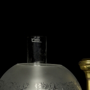 Lámpara de aceite de latón y vidrio, s.XX