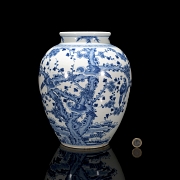 Glazed porcelain jar ‘Birds in Branch’, with Qianlong seal