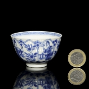 Taza de porcelana con vidriado azul y blanco