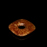Colgante de jade tallado, cultura Hongshan