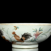 An enameled porcelain 