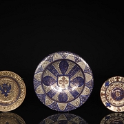 三件陶瓷盘《金属反射》，20世纪