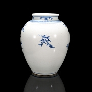 Glazed porcelain jar ‘Birds in Branch’, with Qianlong seal