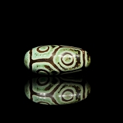 Cuenta de piedra tallada Dzi, Tíbet, dinastía Ming