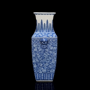 Blue and white porcelain fangpin vase, ‘Flowers’, Qing dynasty
