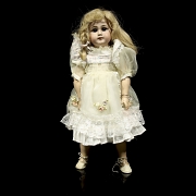 Muñeca rubia de porcelana, Europa, ca. 1885-1895
