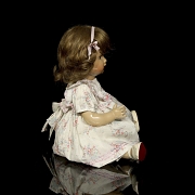 Muñeca clásica Mariquita Pérez en cartón piedra, con vestido floral, España, c. 1945-1952