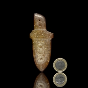 Pequeño puñal de jade tallado, cultura Liangzhu