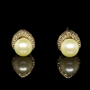 Pendientes de oro amarillo de 18 kt con perlas y diamantes