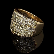 Sortija de oro rosa de 18K con pavé de diamantes Fancy Yellow