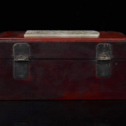 Caja de madera lacada roja y jade