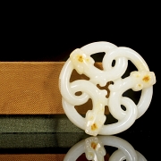Pair of Hetian jade pendants, ‘Snakes,’ Qing dynasty