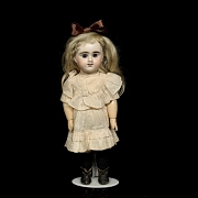 Muñeca de porcelana Etienne Denamur (Bébé E. D.), París, Francia, c. 1900