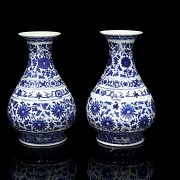 Pareja de jarrones de cerámica esmaltada, s.XX