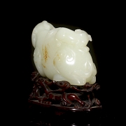 Hetian jade figure “Beast with Cub,” Qing dynasty