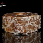 Cong de jade tallado 