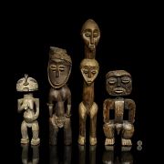 Conjunto de cuatro figuras rituales, Congo y África Central, s.XX