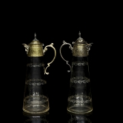 两只维多利亚风格的酒壶，19世纪。