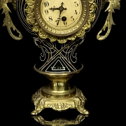 Table clock with vases Art Nouveau style, 20th century - 4